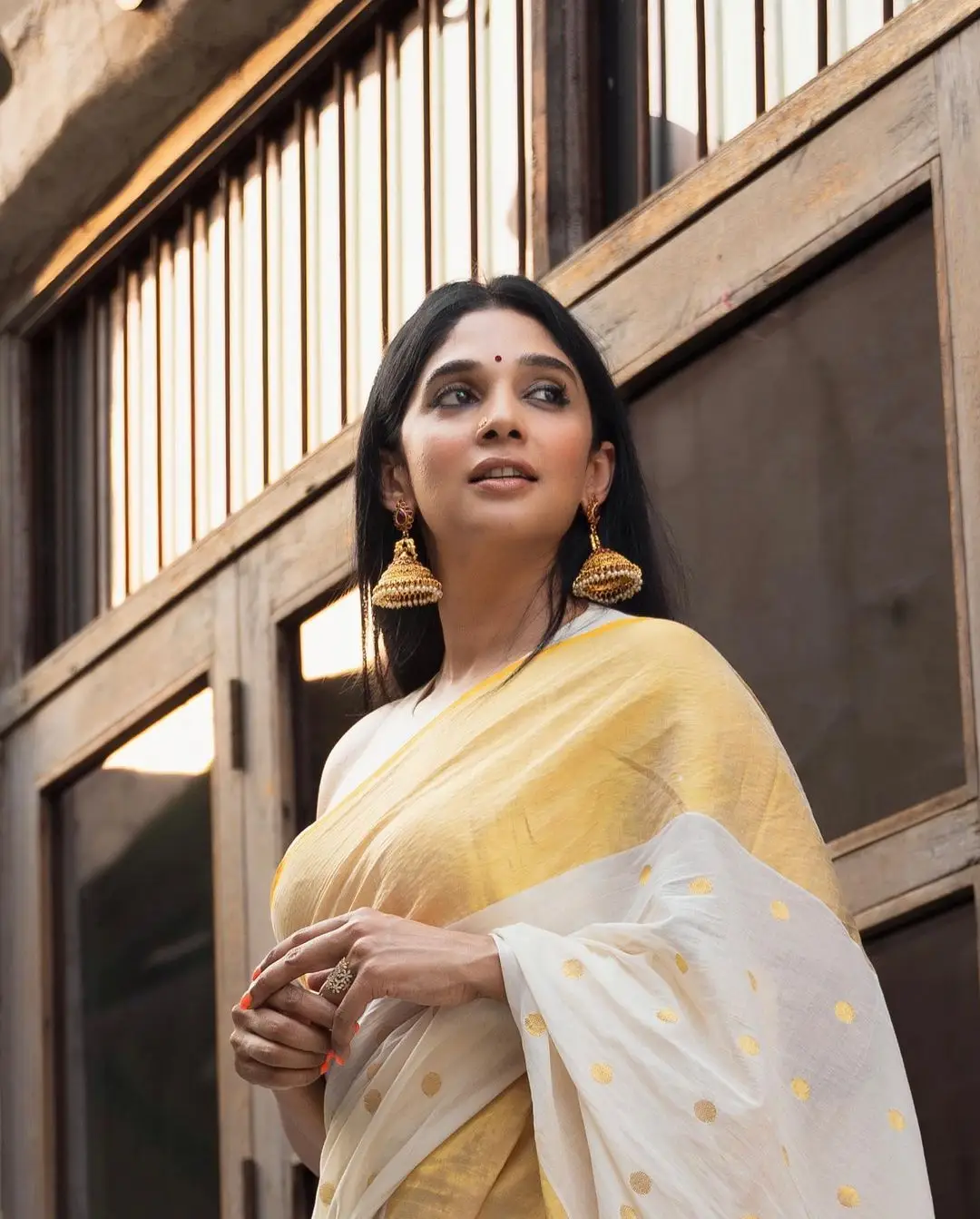 Malayalam Actress Nyla Usha In White Saree Sleeveless Blouse